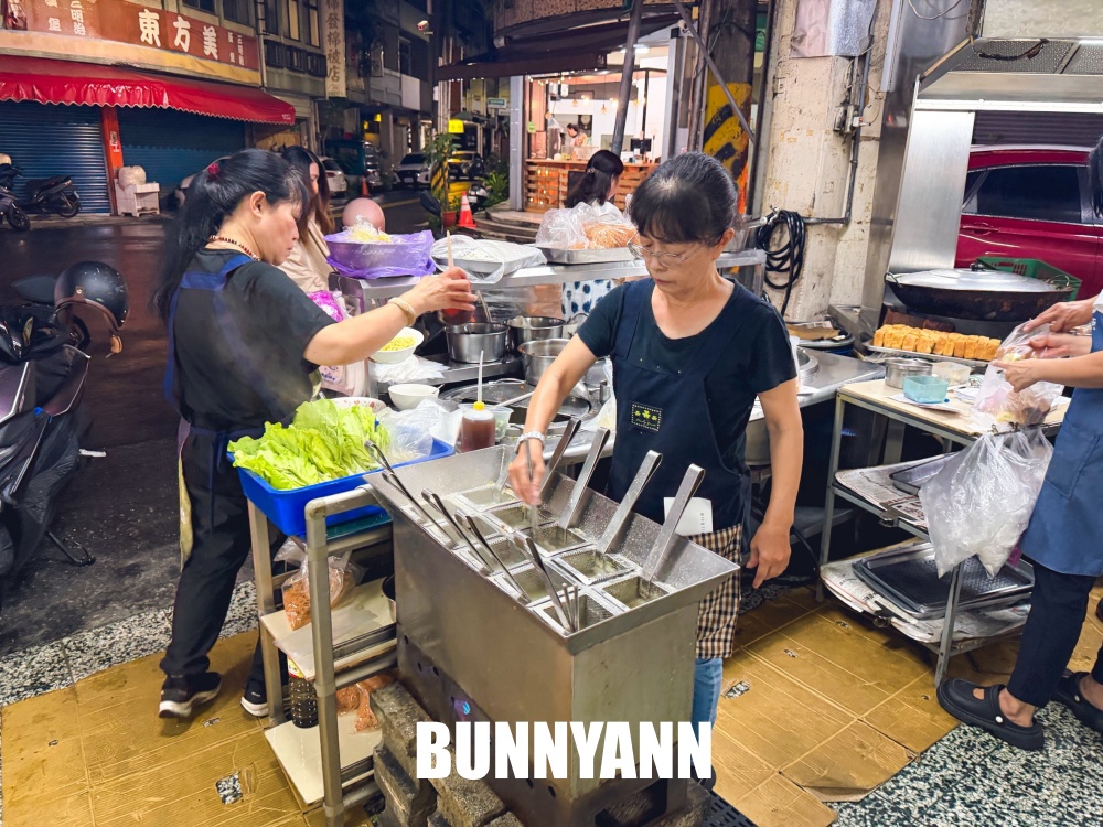 誰說這家沒人吃，是40年老店臭豆腐店家，點個一份爽吃，湯也平價