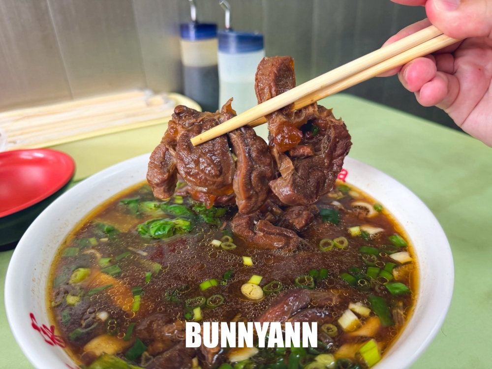 附近鄰居天天吃,是牛肉麵店家,點個一碗就超飽,牛三寶更是招牌 附近鄰居天天吃,是牛肉麵店家,點個一碗就超飽,牛三寶更是招牌