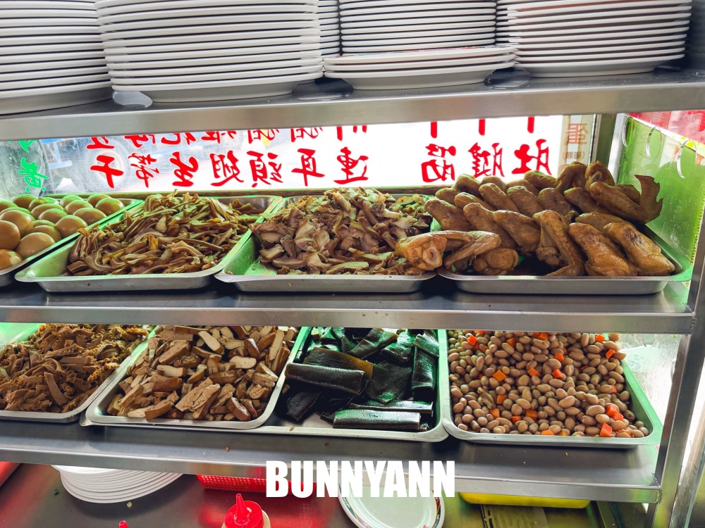 附近鄰居天天吃,是牛肉麵店家,點個一碗就超飽,牛三寶更是招牌 附近鄰居天天吃,是牛肉麵店家,點個一碗就超飽,牛三寶更是招牌