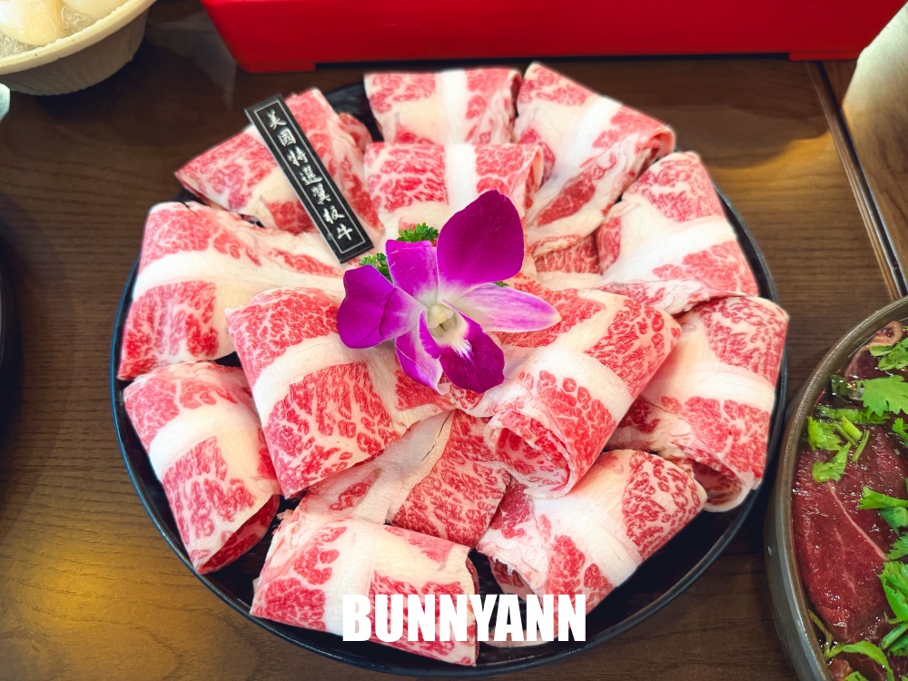 台北中山美食【大隊長老火鍋】最強重慶火鍋，神級九宮格戰盤必吃！