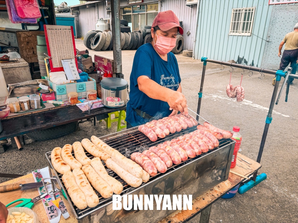 在地人才會懂，阿公阿嬤烤香腸店家，點一份就很夠吃，糯米腸也是招牌