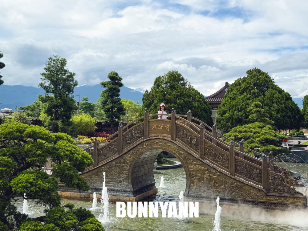 很少人的景觀咖啡店，卻將開闊平原景色一覽無遺，熱帶島嶼氛圍有夠放鬆