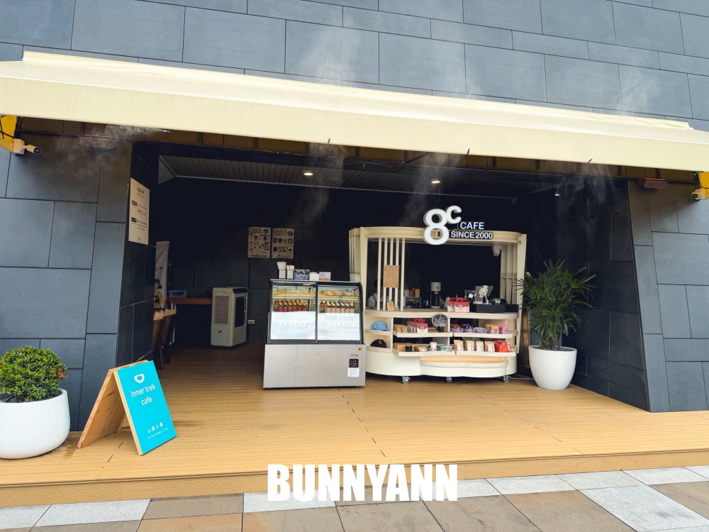 很少人的景觀咖啡店，卻將開闊平原景色一覽無遺，熱帶島嶼氛圍有夠放鬆