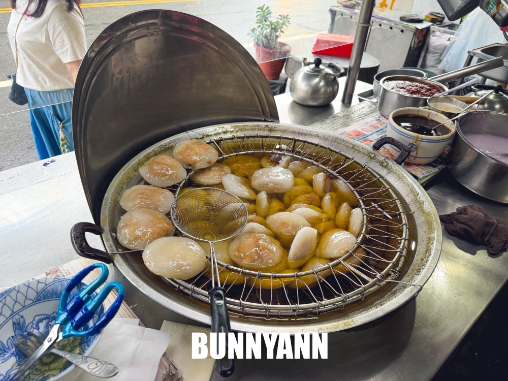 一半人都不知道，是古早味肉圓店家，一大顆45元超有料，還請喝一壺高湯