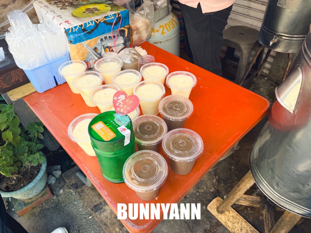 地點在不起眼路邊，卻是巨大飯糰店家，25元就能買一大顆