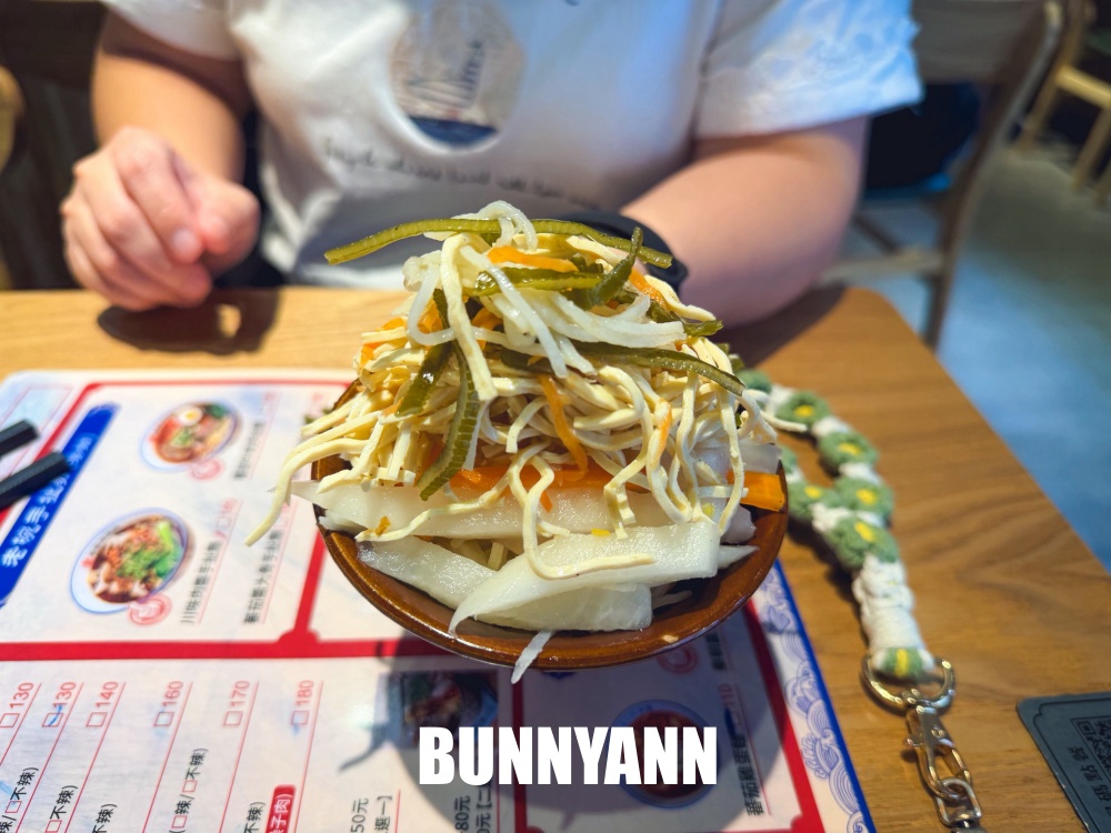 中和美食【秦朝老碗麵】道地陝西風味大份量麵食，手扯麵Q彈必吃