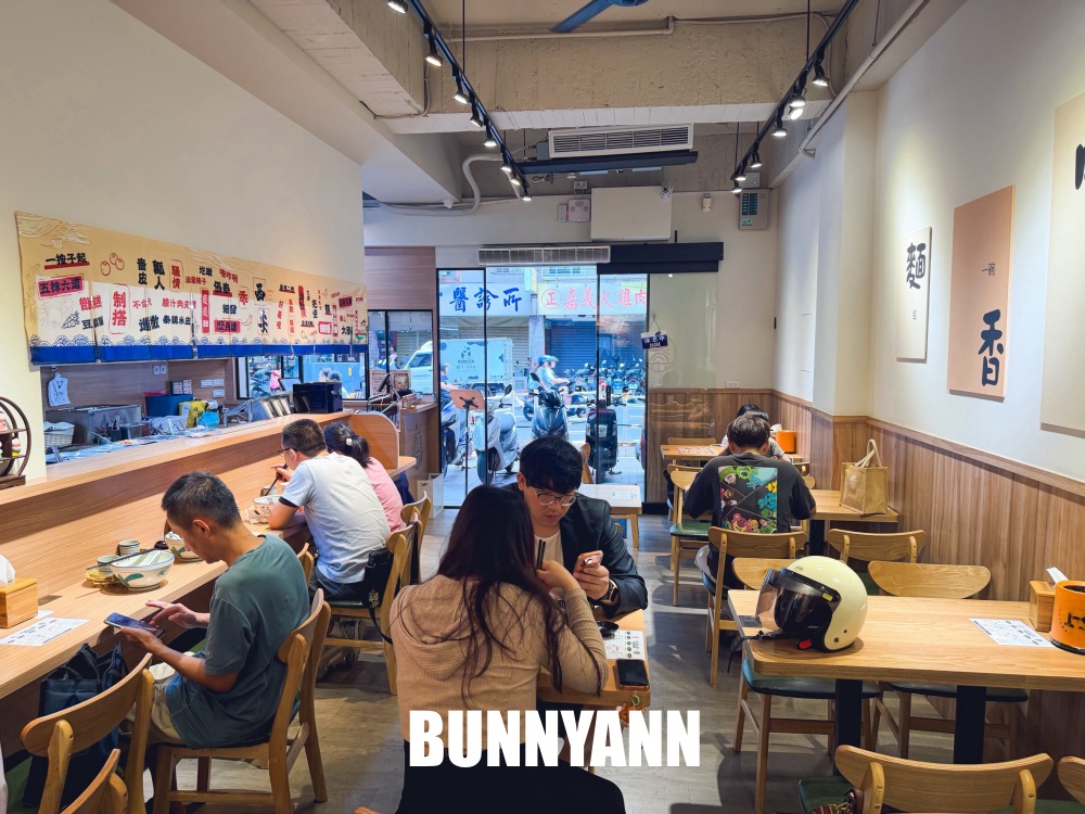 中和美食【秦朝老碗麵】道地陝西風味大份量麵食，手扯麵Q彈必吃