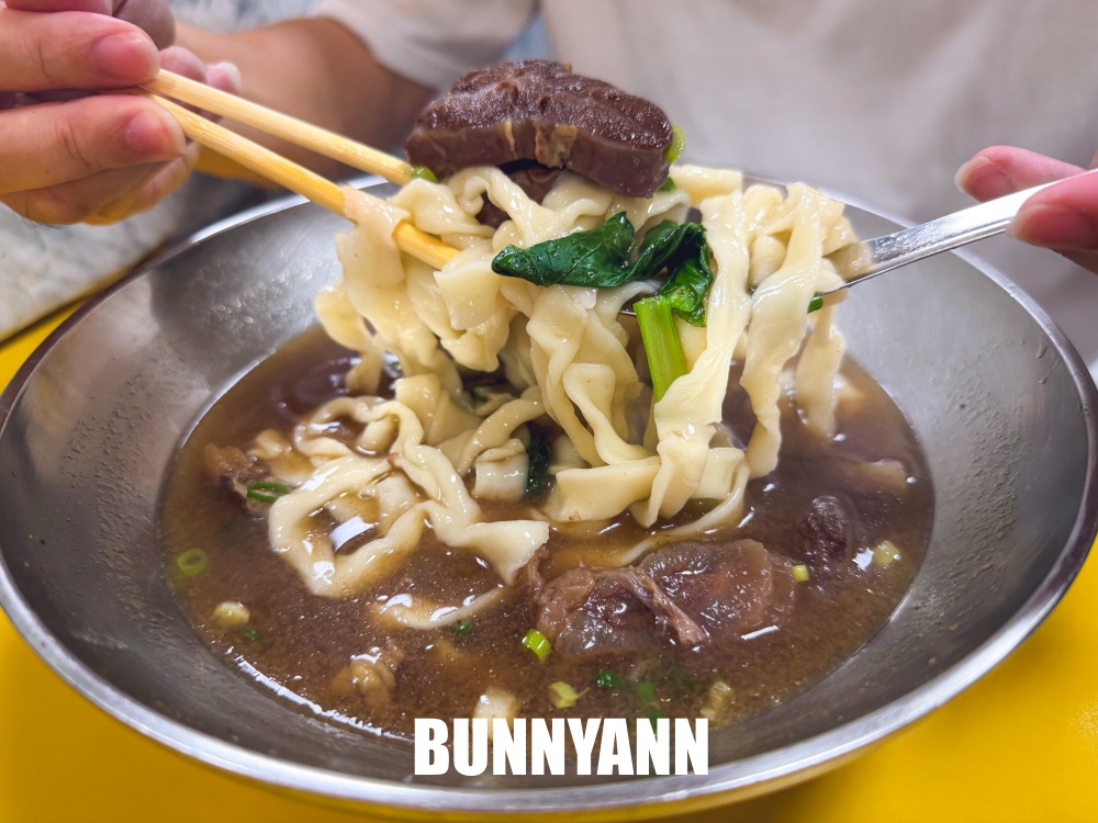 還一半人沒吃過,是市場牛肉麵店,130元肉多又嫩口,麵疙瘩也是招牌 還一半人沒吃過,是市場牛肉麵店,130元肉多又嫩口,麵疙瘩也是招牌