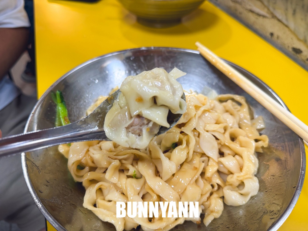 還一半人沒吃過,是市場牛肉麵店,130元肉多又嫩口,麵疙瘩也是招牌 還一半人沒吃過,是市場牛肉麵店,130元肉多又嫩口,麵疙瘩也是招牌