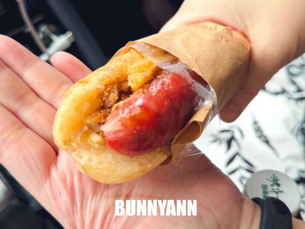 一半人沒吃過，是裝甲車香腸店家，點個一組就很過癮，糯米腸也是招牌