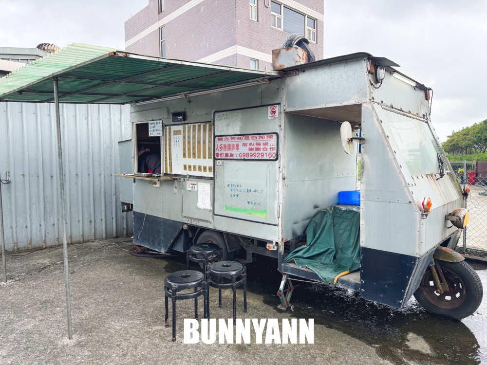 一半人沒吃過，是裝甲車香腸店家，點個一組就很過癮，糯米腸也是招牌
