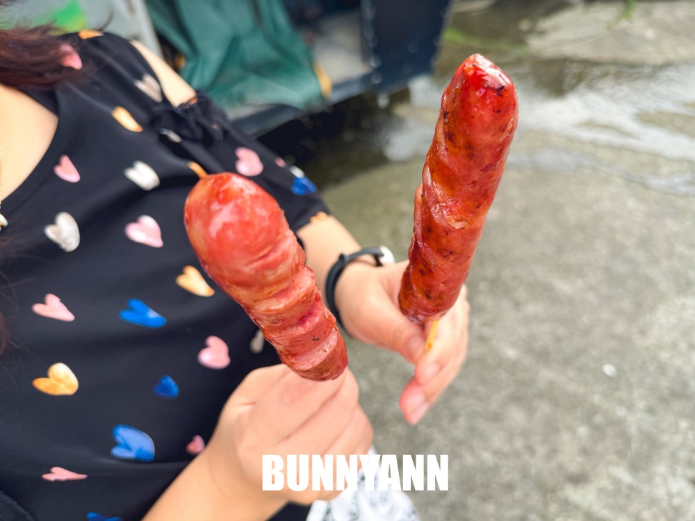 一半人沒吃過，是裝甲車香腸店家，點個一組就很過癮，糯米腸也是招牌