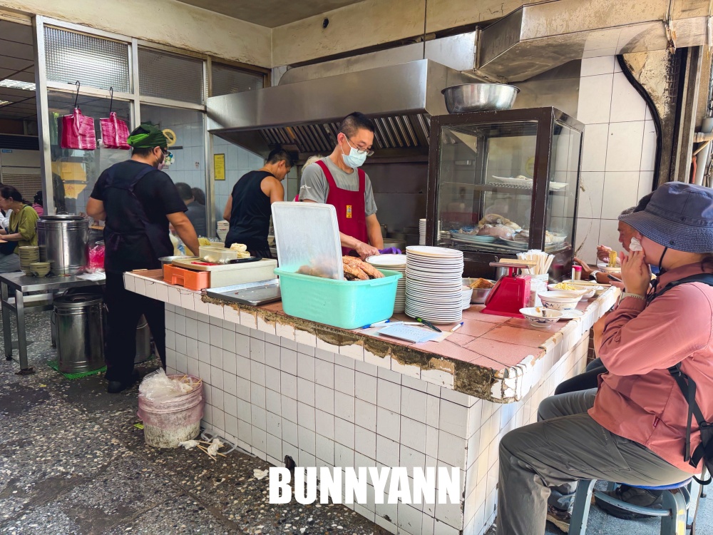 誰說要排很久,三代傳承切仔麵隱藏麵店,激推乾麵與白斬雞,十五分鐘就入座 誰說要排很久,三代傳承切仔麵隱藏麵店,激推乾麵與白斬雞,十五分鐘就入座