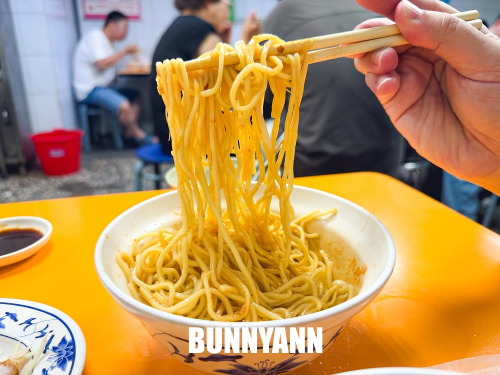 誰說要排很久，三代傳承切仔麵隱藏麵店，激推乾麵與白斬雞，十五分鐘就入座