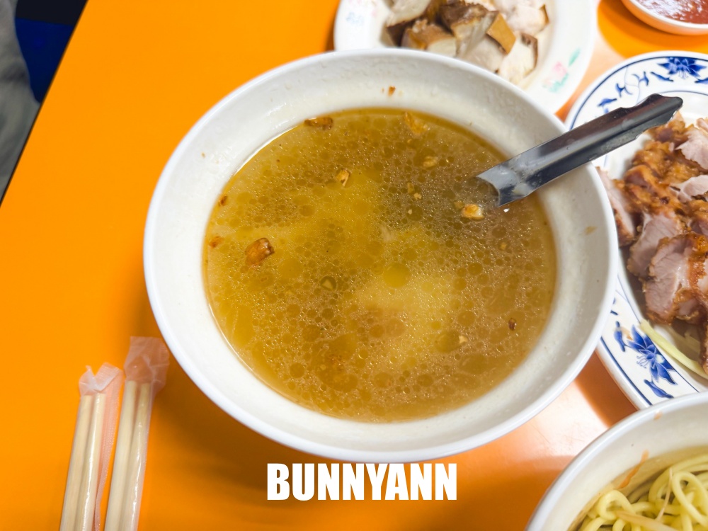 誰說要排很久，三代傳承切仔麵隱藏麵店，激推乾麵與白斬雞，十五分鐘就入座