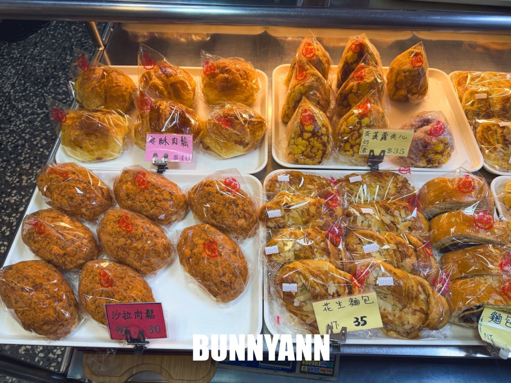 這家麵包店很多人不知道，25元三明治有夠好吃，紅豆麵包也是招牌主打