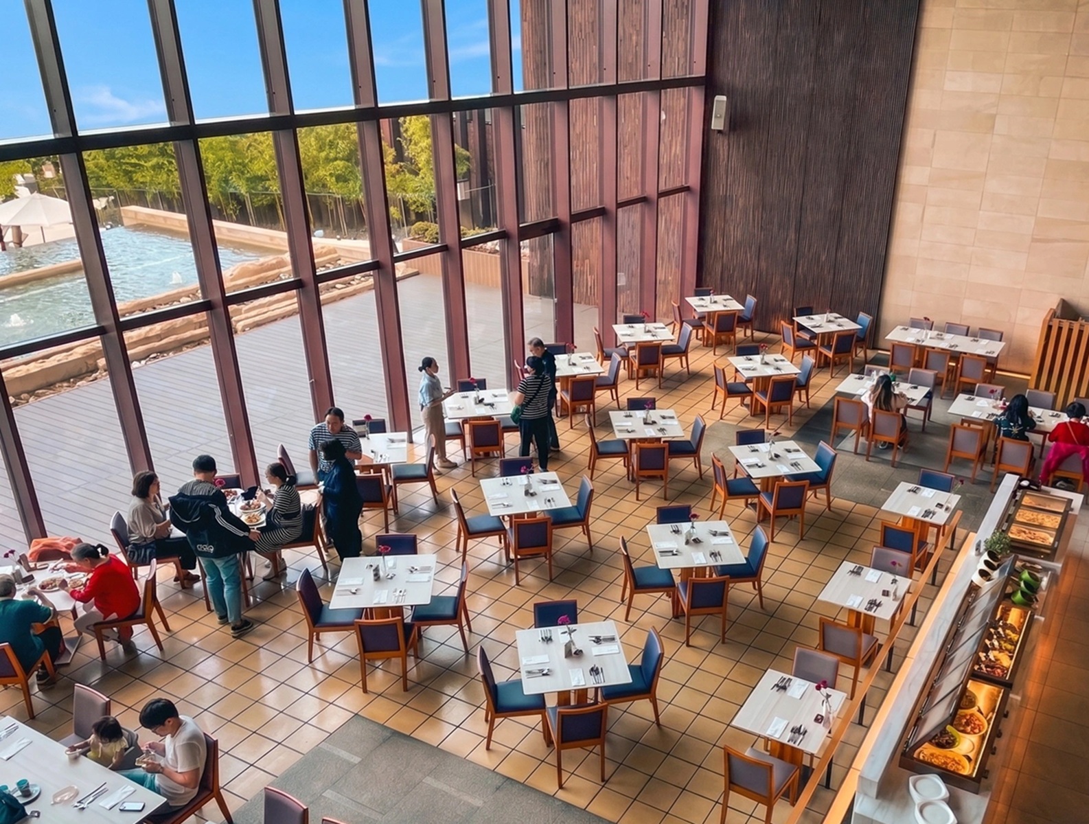 雲天自助餐廳