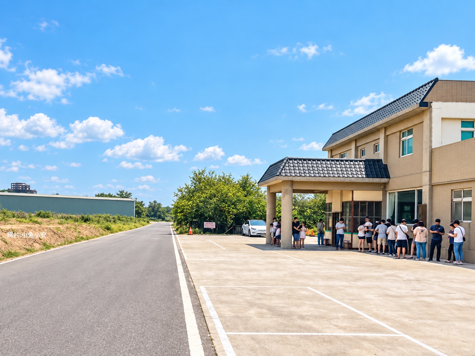 本來只想喝個雞湯，卻在像里民中心餐廳坐半天，連熱炒山菜都意外好吃
