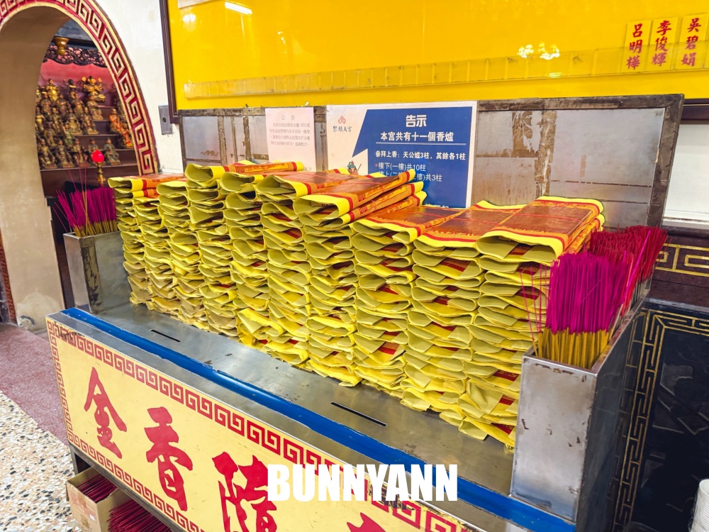 一半的人不知道，就是肅穆關公廟宇，超吸睛桃園三結義巨像是招牌主打