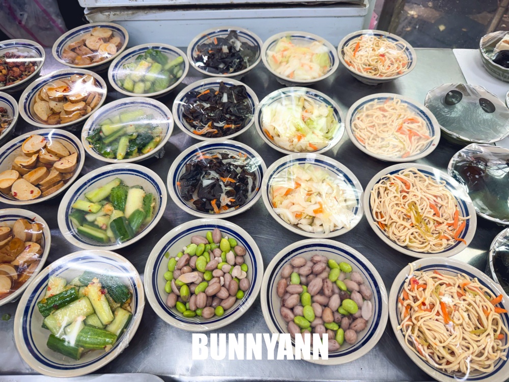 附近鄰居天天吃，是牛肉麵店家，點個一碗就超飽，手工水餃更是招牌