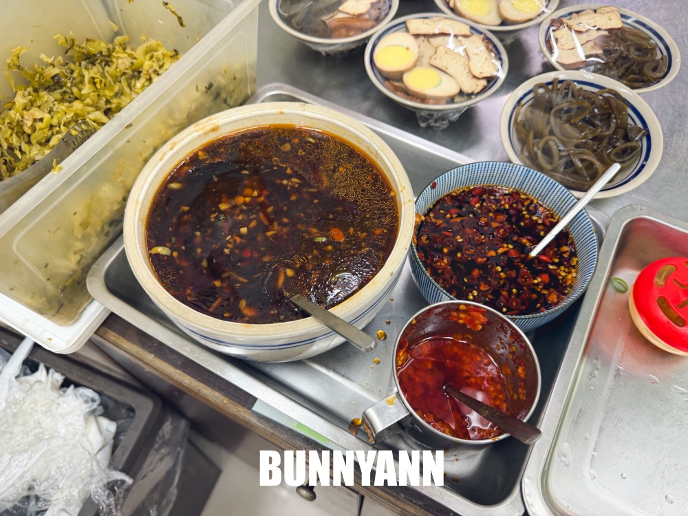 附近鄰居天天吃，是牛肉麵店家，點個一碗就超飽，手工水餃更是招牌