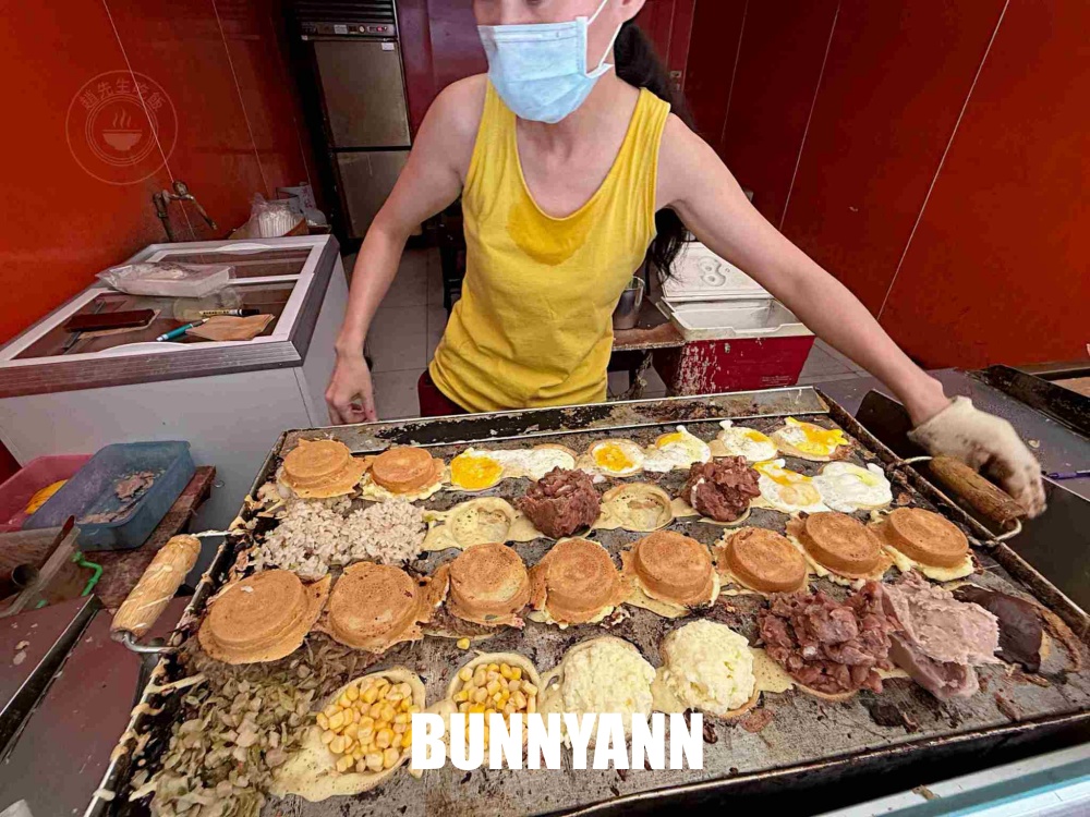 很多人不知道，是車輪餅店家，一顆15元就會飽，花生口味是主打