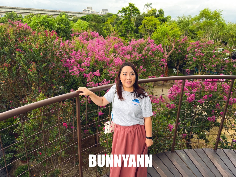 入口不起眼的秘境花園，卻是免入園票能待整天，玻璃溫室內更是美麗