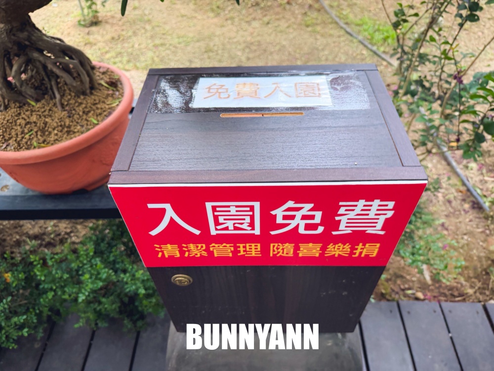入口不起眼的秘境花園，卻是免入園票能待整天，玻璃溫室內更是美麗