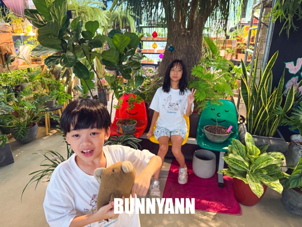 入口不起眼的秘境花園，卻是免入園票能待整天，玻璃溫室內更是美麗