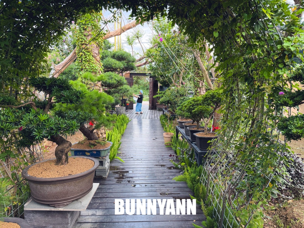 入口不起眼的秘境花園，卻是免入園票能待整天，玻璃溫室內更是美麗