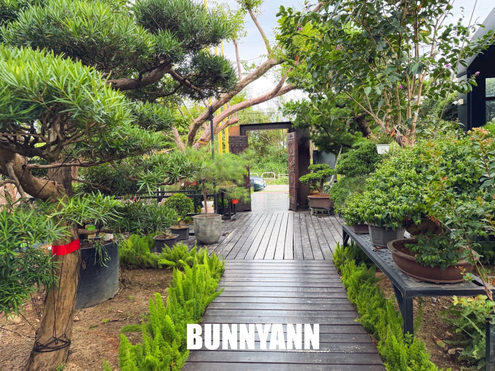 入口不起眼的秘境花園，卻是免入園票能待整天，玻璃溫室內更是美麗