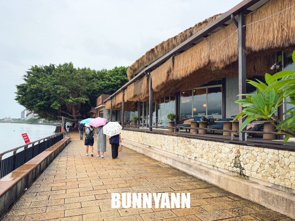 一半的人沒來過,是河畔景觀餐廳,入園費250元低消,微濃卡布奇諾是主打 一半的人沒來過,是河畔景觀餐廳,入園費250元低消,微濃卡布奇諾是主打