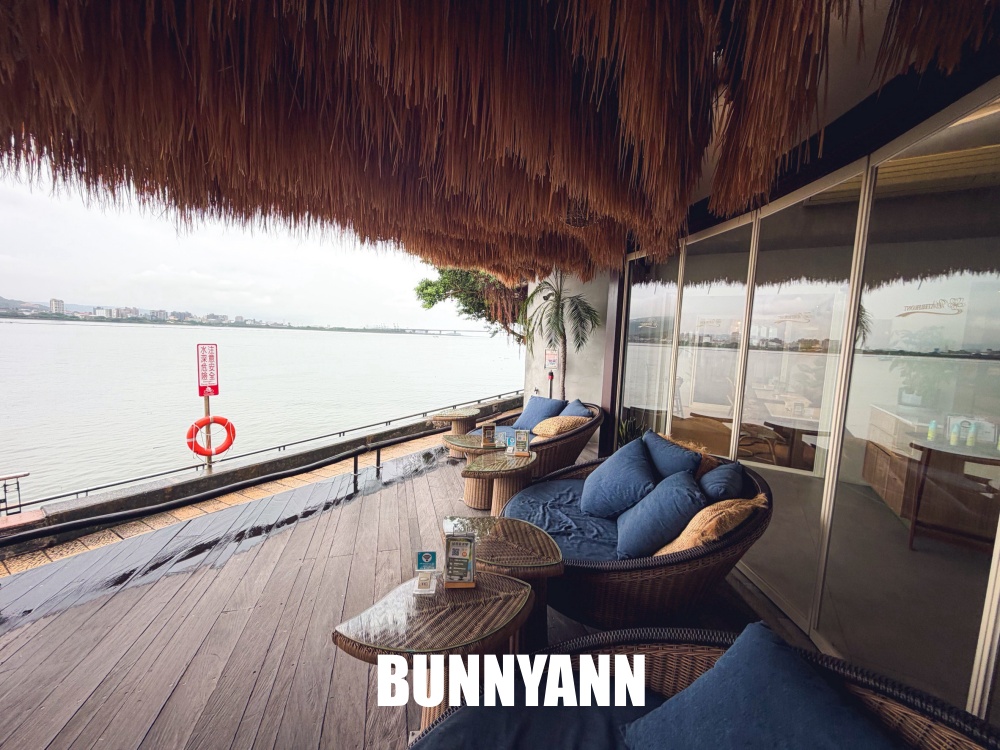 一半的人沒來過,是河畔景觀餐廳,入園費250元低消,微濃卡布奇諾是主打 一半的人沒來過,是河畔景觀餐廳,入園費250元低消,微濃卡布奇諾是主打