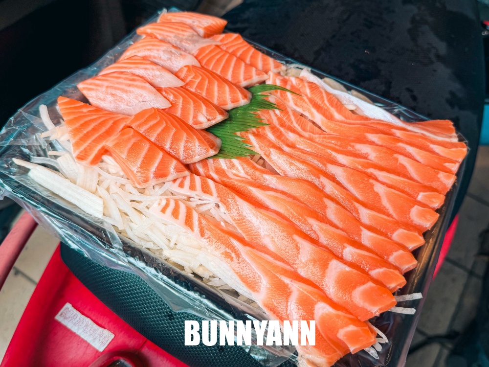一半的人沒吃過，是生魚片店家，一大盒全鮭只要六百元，黑鮪魚也是招牌