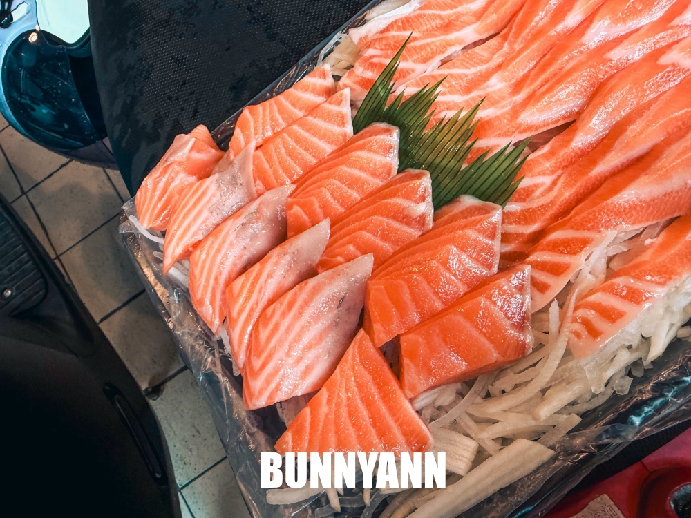 一半的人沒吃過，是生魚片店家，一大盒全鮭只要六百元，黑鮪魚也是招牌