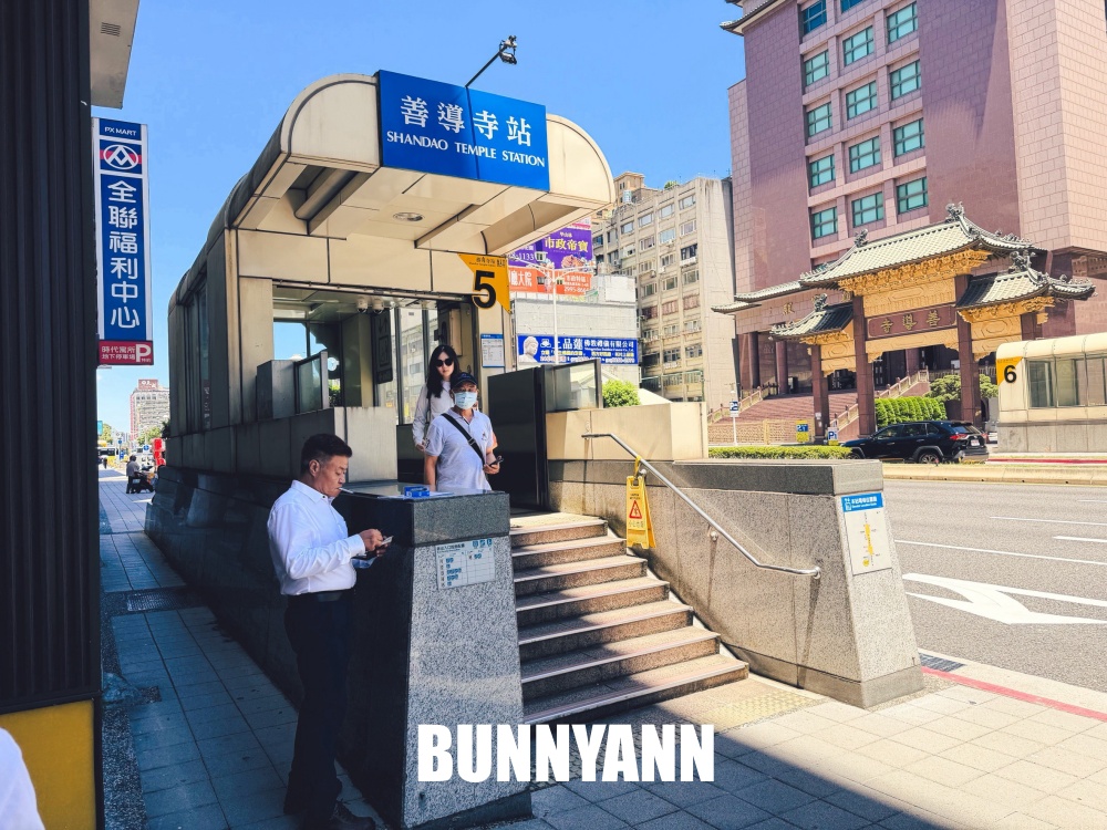 誰說這家不好,是中式早餐店家,位在二樓人多到滿出來,燒餅鹹豆漿是招牌 誰說這家不好,是中式早餐店家,位在二樓人多到滿出來,燒餅鹹豆漿是招牌