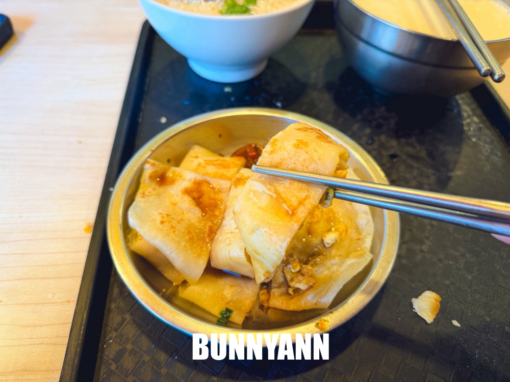 誰說這家不好,是中式早餐店家,位在二樓人多到滿出來,燒餅鹹豆漿是招牌 誰說這家不好,是中式早餐店家,位在二樓人多到滿出來,燒餅鹹豆漿是招牌