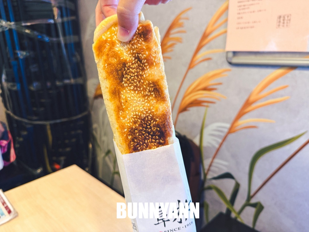 誰說這家不好,是中式早餐店家,位在二樓人多到滿出來,燒餅鹹豆漿是招牌 誰說這家不好,是中式早餐店家,位在二樓人多到滿出來,燒餅鹹豆漿是招牌