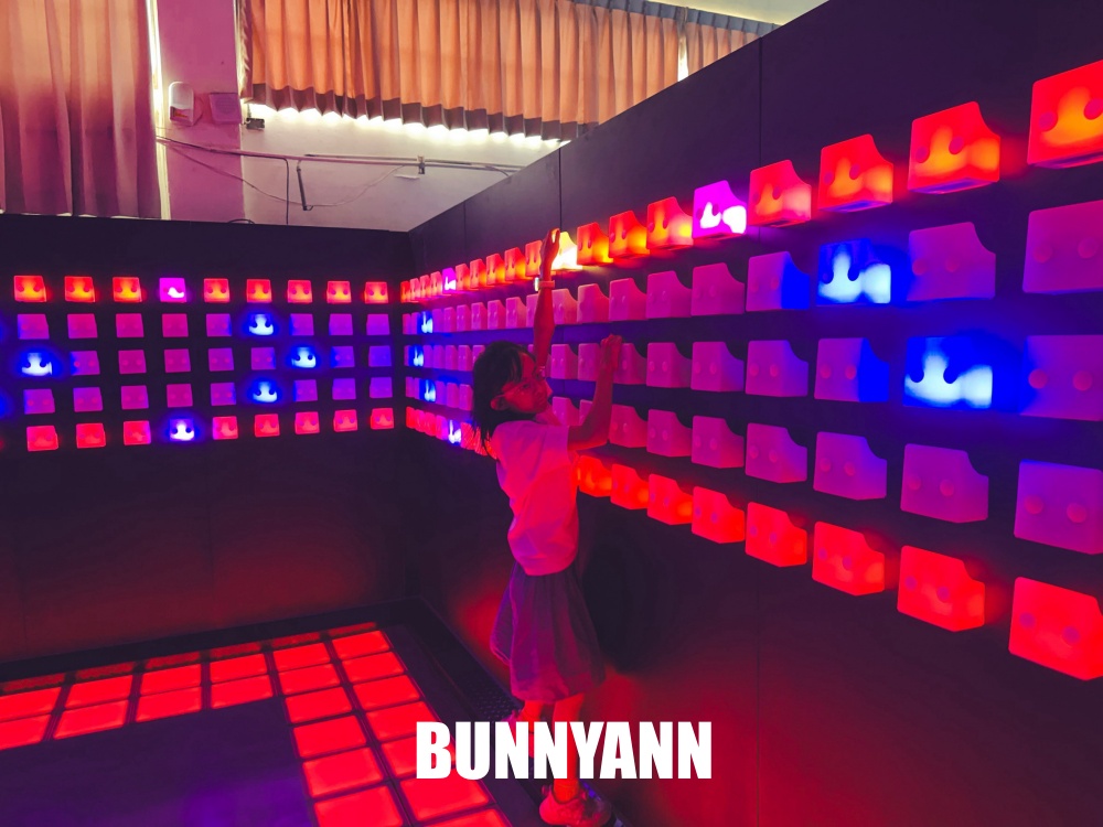 全家放電首選！空氣島光境館室內樂園，必玩發光跳動格子，大人小孩都愛玩