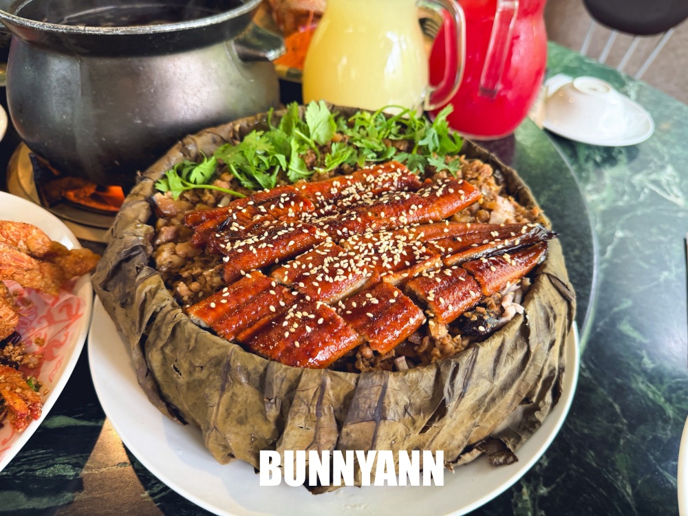 登山客才知道，是放養山雞店家，超狂小火車送餐，森林系最強鹽焗雞