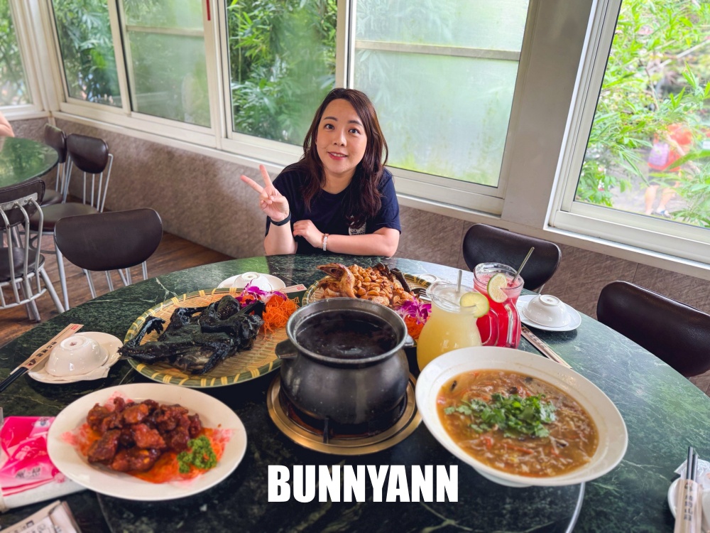 登山客才知道，是放養山雞店家，超狂小火車送餐，森林系最強鹽焗雞