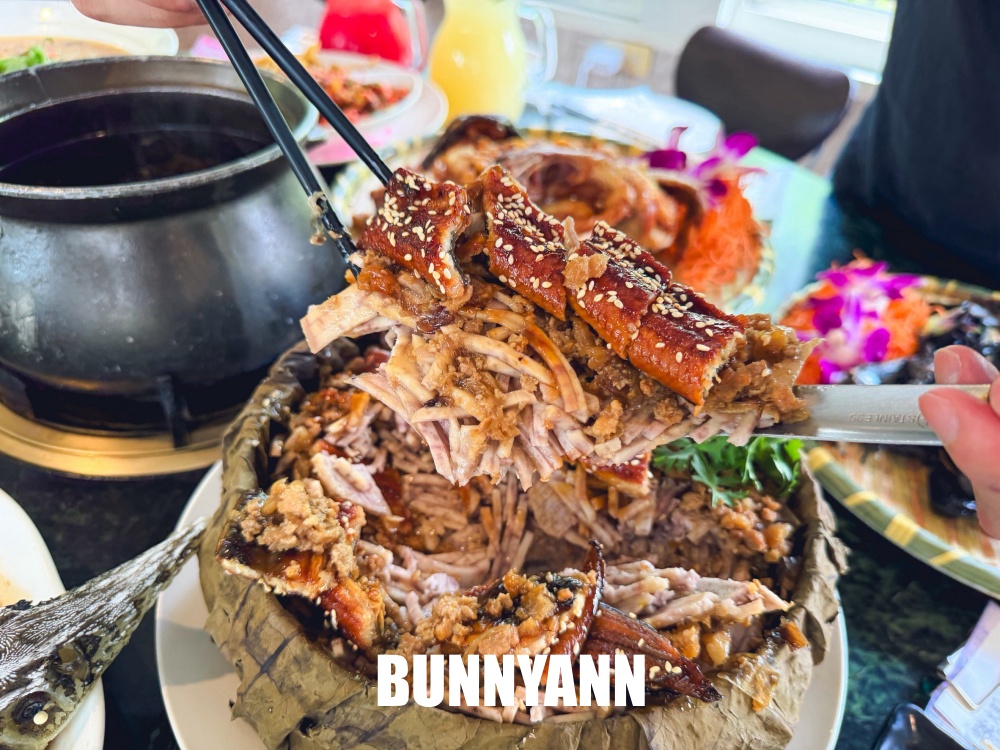 登山客才知道，是放養山雞店家，超狂小火車送餐，森林系最強鹽焗雞
