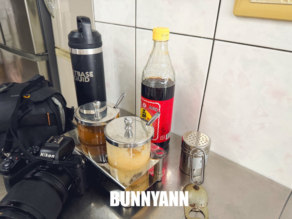 原本單純吃麵線，結果是九十歲阿桑大腸麵線，大碗60元夠便宜又好吃