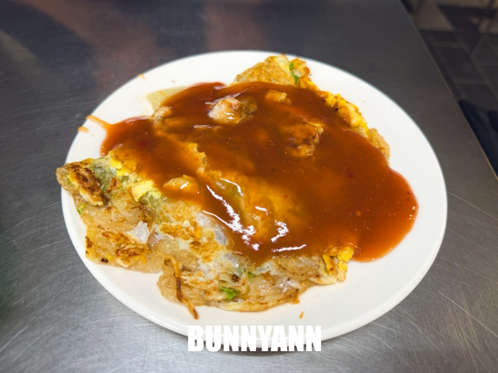 怎麼那麼親民？蚵仔湯加蚵仔煎只要150元，乾麵跟乾蚵仔也超多人點