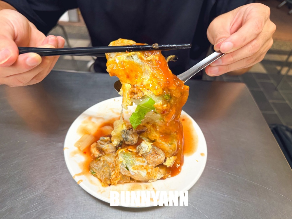 怎麼那麼親民？蚵仔湯加蚵仔煎只要150元，乾麵跟乾蚵仔也超多人點
