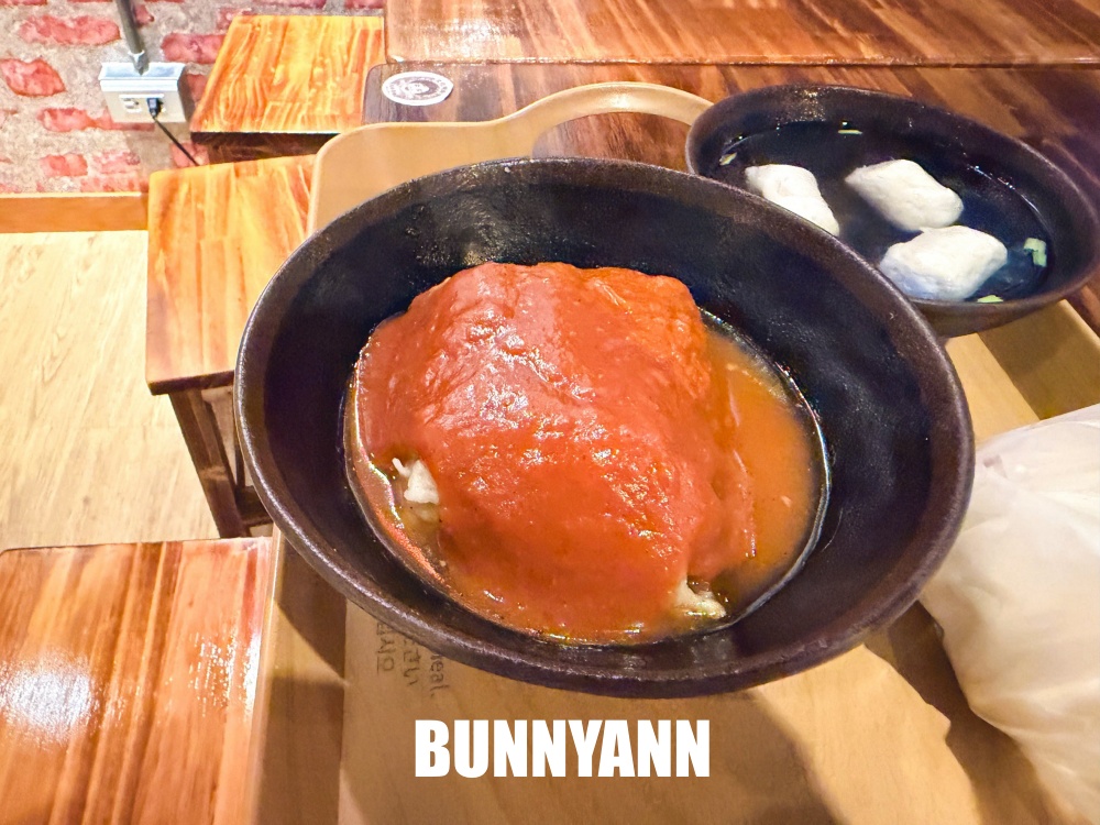 這家魚丸湯店家重新營業，很多人還沒來吃，包子跟阿給都是必吃