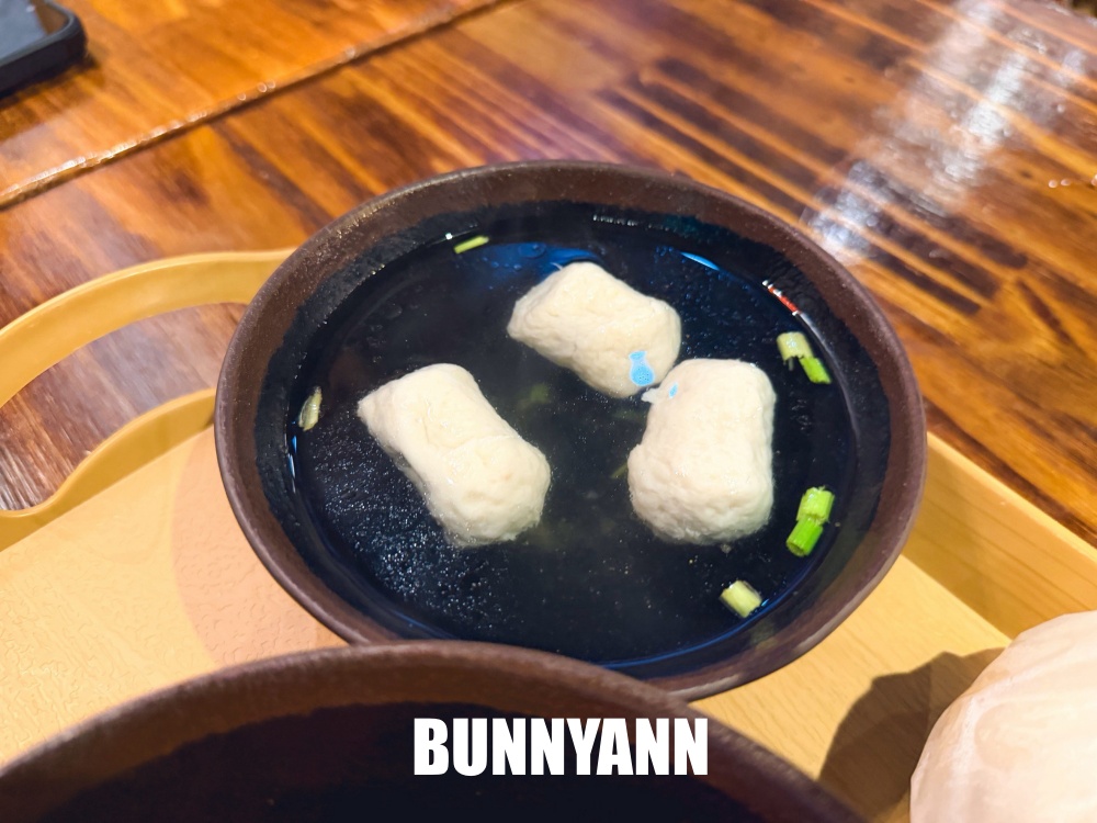 這家魚丸湯店家重新營業，很多人還沒來吃，包子跟阿給都是必吃