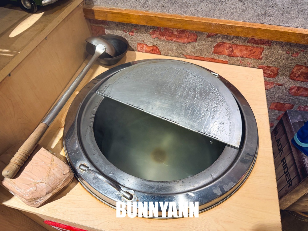 這家魚丸湯店家重新營業，很多人還沒來吃，包子跟阿給都是必吃