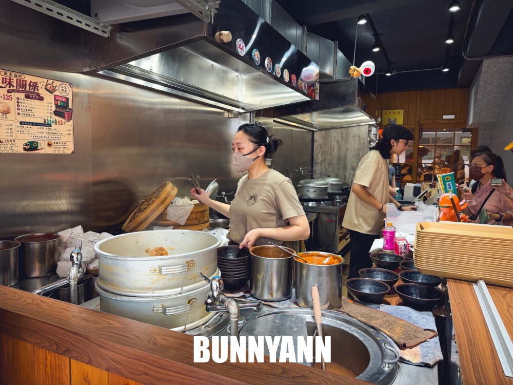 這家魚丸湯店家重新營業，很多人還沒來吃，包子跟阿給都是必吃