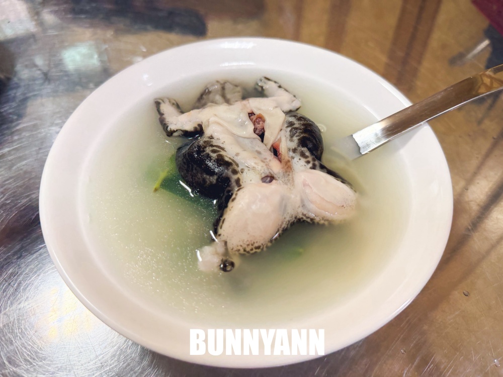 超肥嫩蛙湯只要100元，老闆中午開到晚上，每天煮到來不及賣
